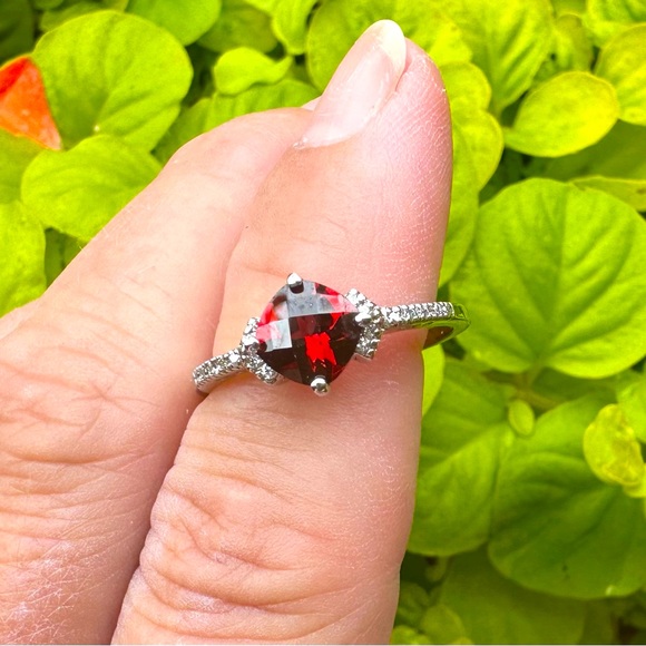 BRAND NEW Garnet Diamond Ring, 10k White Gold, Sz 7 - Picture 3 of 11